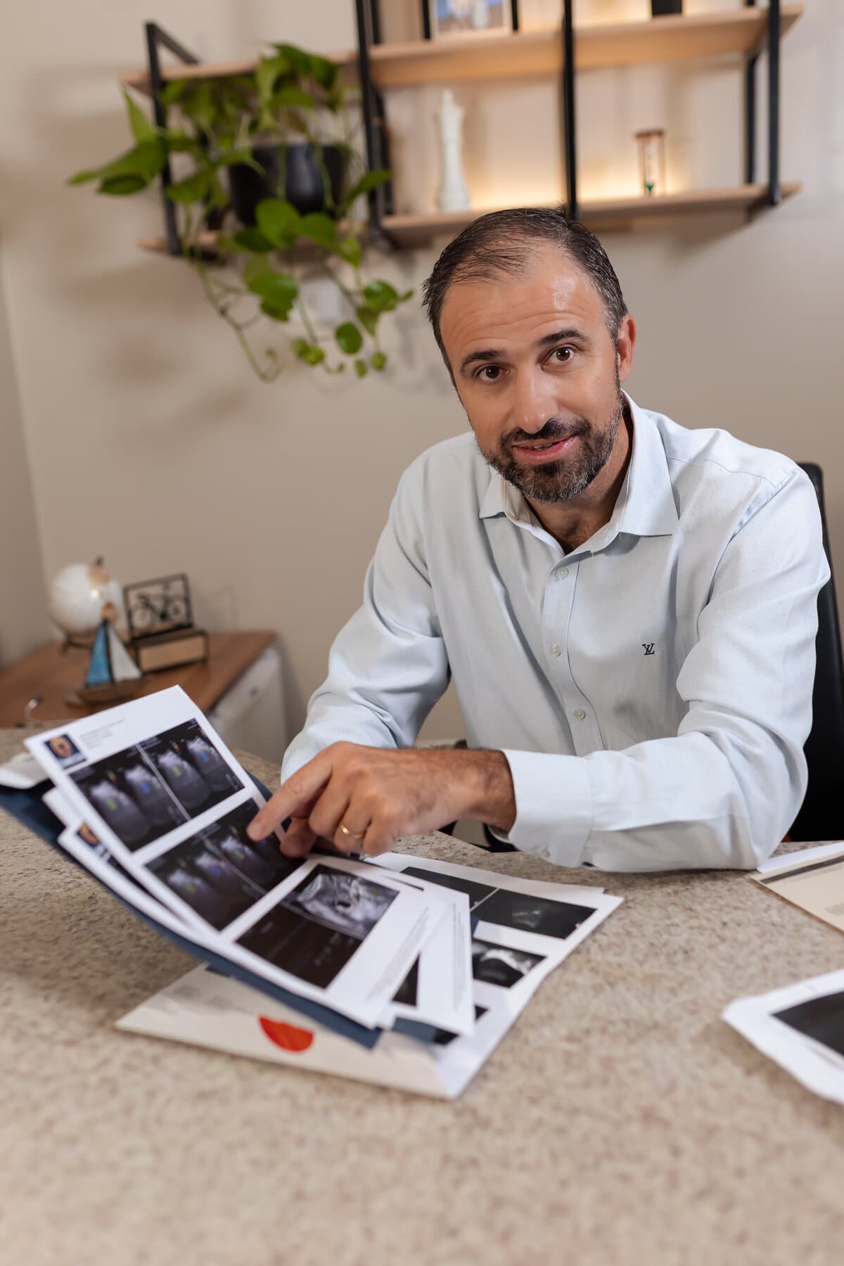 Dr. Getúlio Amaral Filho em consultório